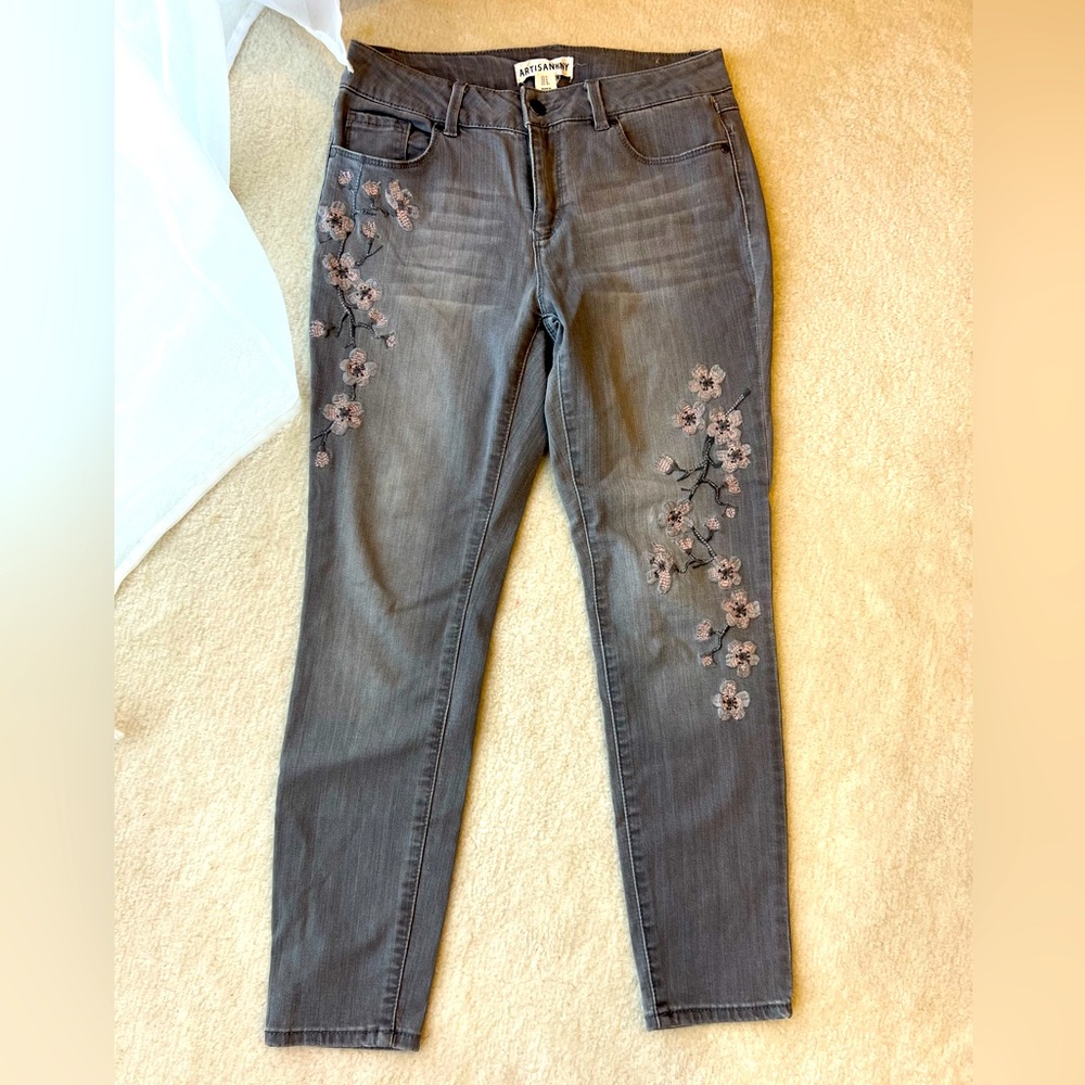 Artisan NY Grey Pink Floral Skinny Straight Jeans